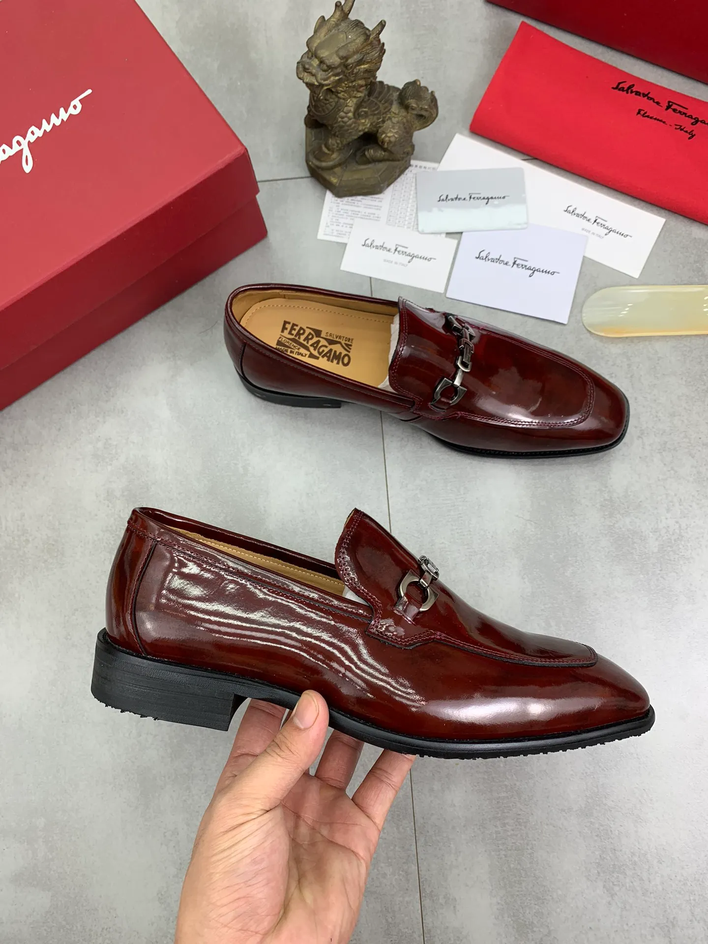 Men's Men's Shoes 💰P460💰[New Style] Water-dyed Niuli 🆘[Salvatore Ferragamo] Ferragamo's latest casual business leather shoes for men! Available at counters simultaneously! The fabric is made of specially imported original pebbled calfskin, and the lining is made of imported water-dyed cowhide. It is absolutely luxurious and leads the fashion trend. Matching code: 38-45 (46 can be customized) Black, brown and burgundy colors available